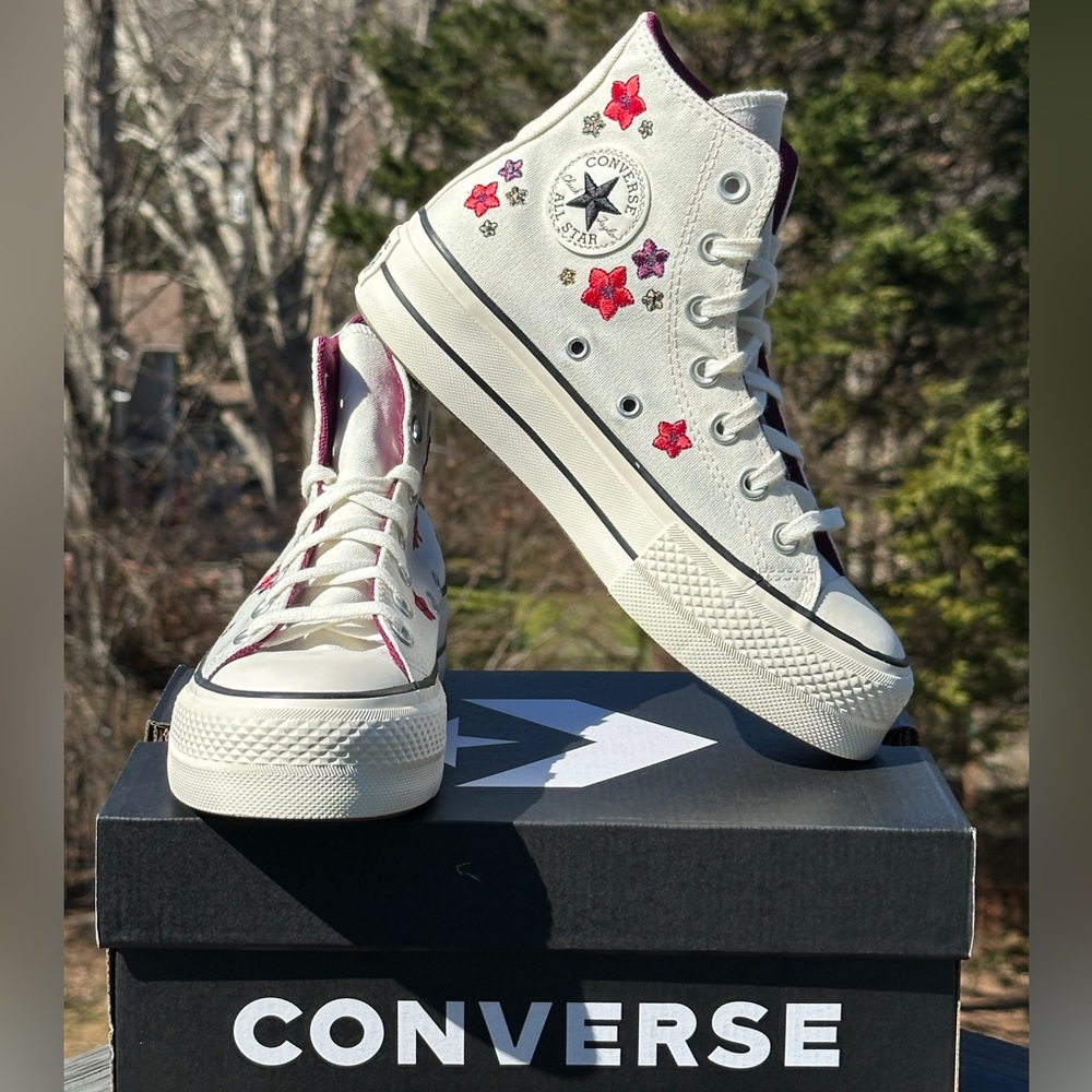 Converse Chuck Taylor Platform White Red Casual Sneaker Womens 6, Youth 4.5Y NEW